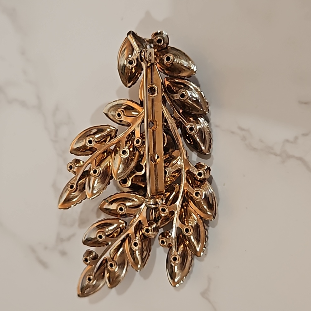 VINTAGE Plum Brooch Rhinestone - Picture 2 of 4